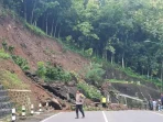 Tebing-Setinggi-25-Meter-di-Tanjakan-Clongop-Longsor-Jalur-Penghubung-Gunungkidul-Klaten-Ditutup Daftar Jalur Mudik Rawan